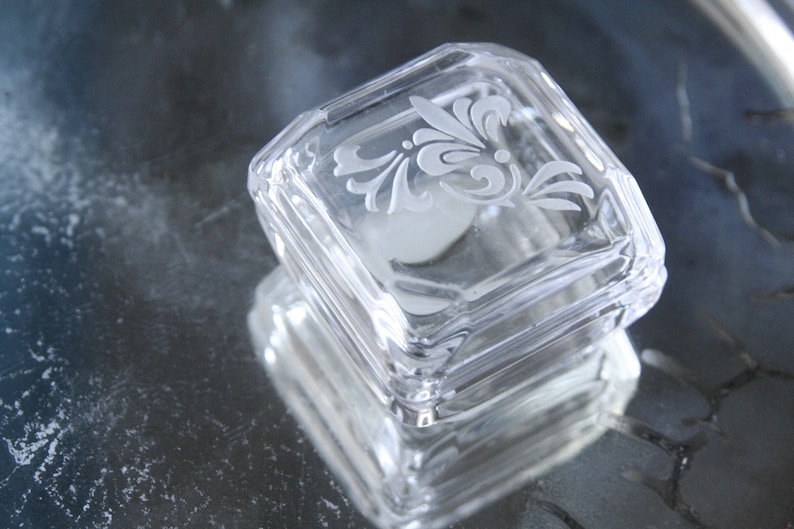 floral engraving lily on the lid Small square box in vintage crystal