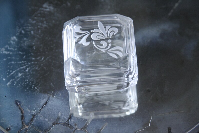 floral engraving lily on the lid Small square box in vintage crystal