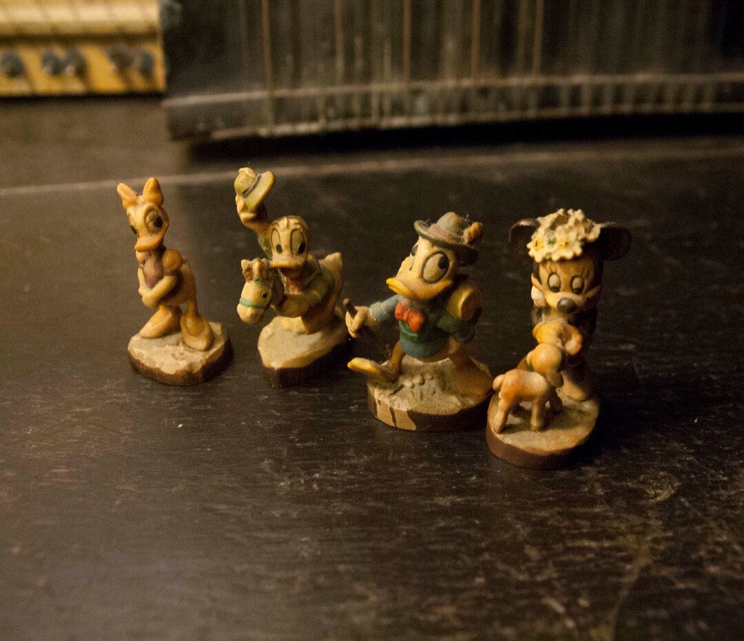 ANRI Sculpture Disney Miniature Carved in Wood and Hand Painted, Mickey