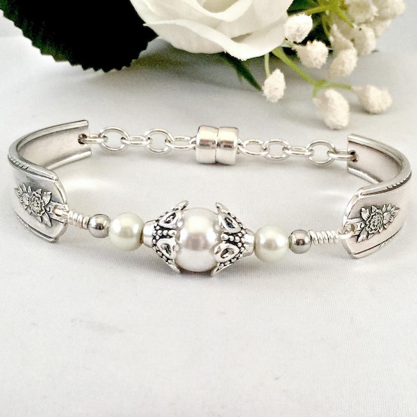 Vintage Silverware Bracelet for Women, Pearl Bracelet, Spoon Jewelry, Spoon Bracelet Gift for Daughter, Pearl Bridesmaid Wedding Jewelry