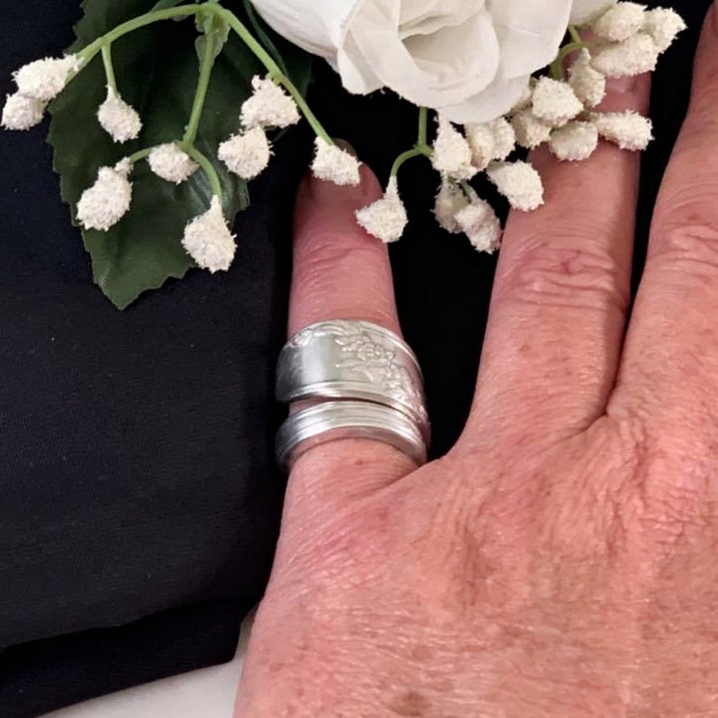 Vintage Flatware Wrapped Handmade Big Recycled Silver Spoon Handle Flower Ring 1939 Crown Antique Silverware Jewelry Spoon Ring for Women