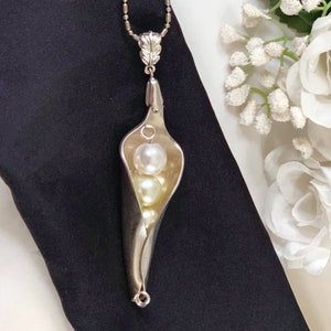 Antique Silverware Spoon Pendant Gift for Women, Vintage Flatware Pearl Spoon Necklace, Recycled Spoon Jewelry Gift for Christmas Stocking