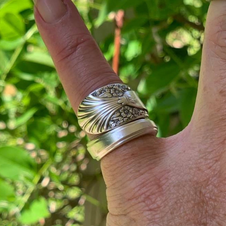 Vintage Flatware Wrapped Handmade Big Recycled Silver Spoon Handle Flower Ring 1939 Crown Antique Silverware Jewelry Spoon Ring for Women