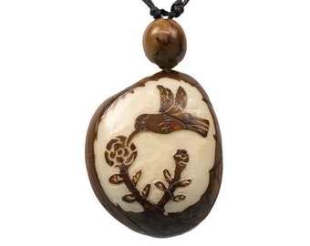 Tagua Nut Necklace: Hummingbird (1153-N344) Y2H