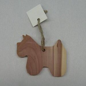 Cedar Silhouette Ornament: Dog (523-09) Y2H