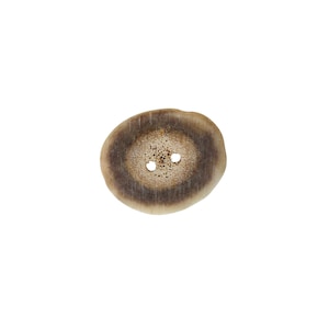 Ten (10) 0.5&quot; to 1&quot; Cross-Cut Two-Hole Caribou Antler Buttons (74-20-0.5) Y1M
