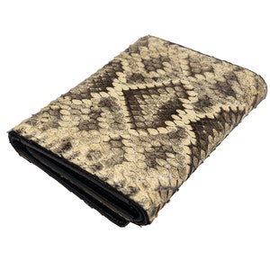 Cartera triple de piel auténtica de serpiente de cascabel del este (598-W213RE) Y2L