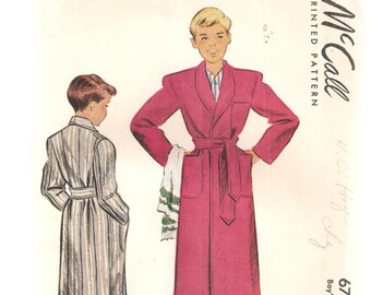 McCall's Schnittmuster 6704021 - Kinderkleidung - Nachtwäsche - Jungen Robe, Größe 20