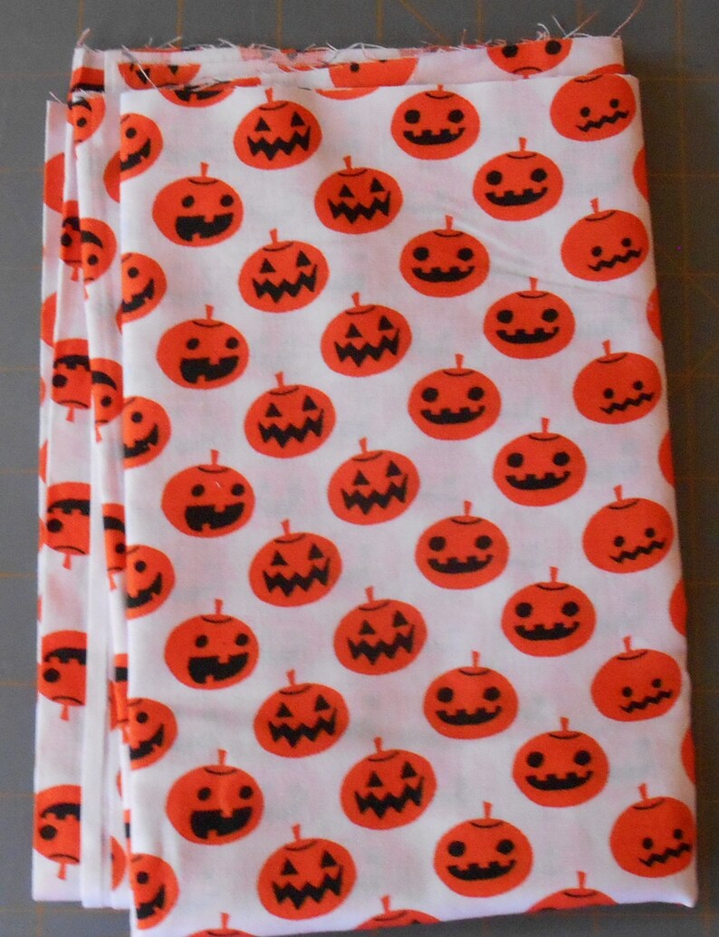 FABRIC Remnant Halloween Pumpkin Cotton Fabric Jack O/' Lanterns