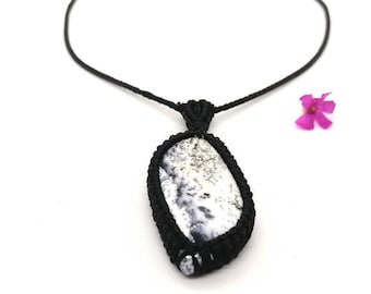 Colgante de ágata dendrita: collar de micro macramé, piedra blanca nieve
