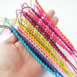 Beliebtes Freundschaftsarmband, Buntes Armband, personalisiertes Geschenk