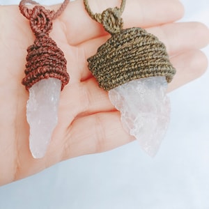 Rohe Rosenquarz Halskette: Makramee Kristall Heilschmuck