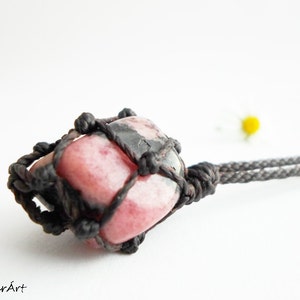 Colgante de rodonita, collar de rodonita, joyería de rodonita, joyería de rodocrosita, joyería de chakras, rosa polvoriento, piedras curativas, cristales, bohemio