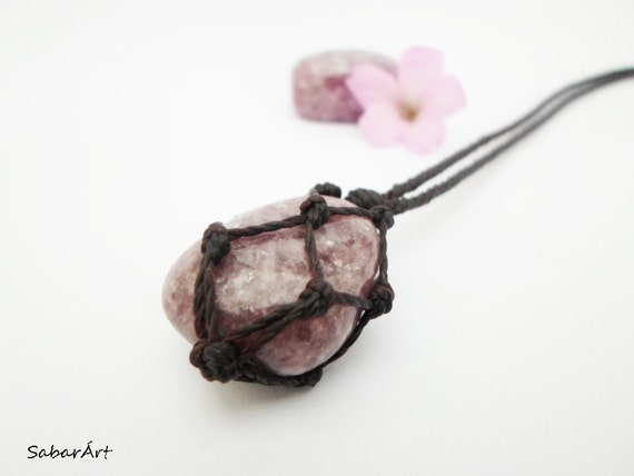 レピドライトのマクラメネックレス レピドライトストーンネックレス：マイクロマクラメピンククリスタル