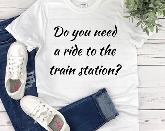 Lustiges Sarkastisches Shirt für Frauen, Do you Need a Ride to the Train Station, Ranch Shirt Cowboy Shirt Camping Shirt, Yellowstone Shirt Rip Shirt