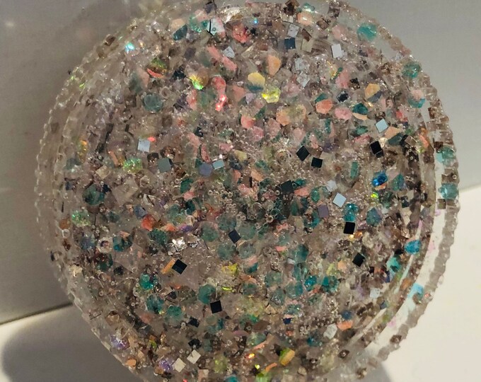 Silver iridescent glitter grinder