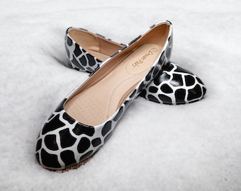 Giraffe Print Flats / Hand Painted Flats / Animal Print Flats / Women's Flats / Women's Shoes / Giraffe Flats / Brown Flats / Giraffe Shoes