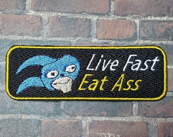 Cursed Sanic Live Fast Eat Ass Patch entièrement brodé, emblème de mème de jeu vidéo, symbole de jeu idiot, parfait pour les gilets de combat ou les vestes