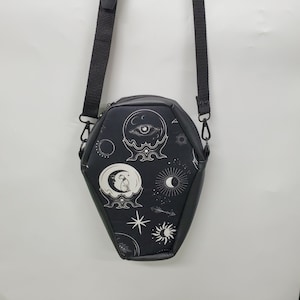 Bolso bandolera gótico con bola de cristal y correa extra larga - Alternativa de tamaño grande