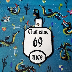 Charisma 69-sleutelhanger, DnD-sleutelhanger, tasclip Dungeons and Dragons, stat-accessoire, perfect cadeau voor barden