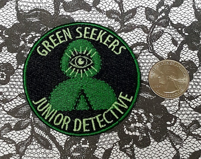 Green Seekers Junior Detective Patch Glow in the Dark, Fully Embroidered, DnD Emblem, Detective Badge, Great for Cosplay, CR-Inspired Patch