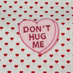 Naszywka z sercem Don't Hug Me Candy, Emblemat Walentynkowy, Symbol Surowego Cukierka, W pełni haftowana naszywka moralna z sercem