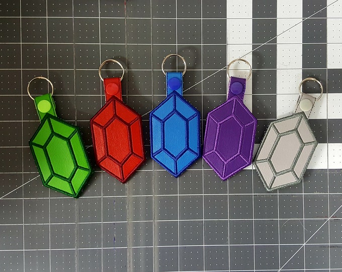 TLOZ Gem Keychain, Video Game Key Fob, Popular Fantasy Gaming Bag Clip, Perfect Gift for Lonk Fans and Gamers