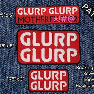 Può includere: Tre toppe ricamate rosse e bianche con la parola "GLURP" in lettere bianche. Una toppa ha il testo "MOTHERF*!#@". Le dimensioni sono 4,4 cm x 12,7 cm, 7 cm x 12,7 cm e 4,4 cm x 7,6 cm. I tipi di supporto includono cucito, stirato e velcro.