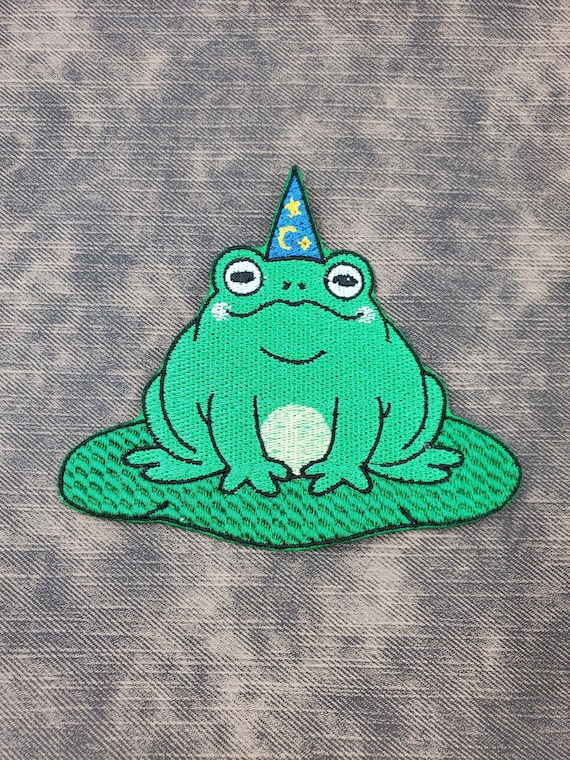 Wizard Frog Fully Embroidered Patch, DnD Magic Toad Badge, Cottagecore Witch Familiar Emblem, Cute Wizard Companion
