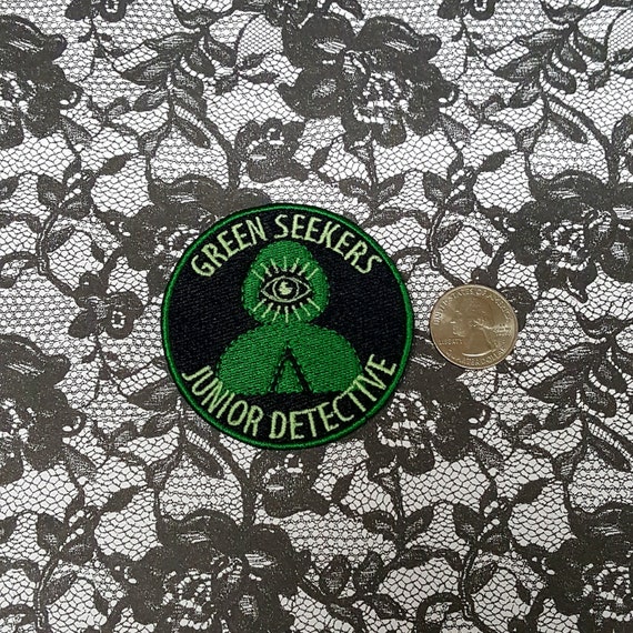 Green Seekers Junior Detective Patch Glow in the Dark, Fully Embroidered, DnD Emblem, Detective Badge, Great for Cosplay, CR-Inspired Patch