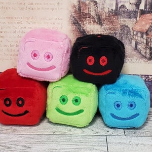 Gelatineuze Cube Dice Plushies, Dungeons and Dragons Knuffels, Cute Monster Stuffies, Nerdy Stuffed Dice, Verkrijgbaar in meerdere kleuren