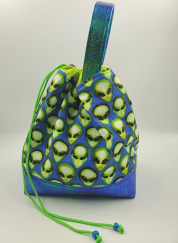 Sci-Fi Alien Dice Bag, Cute Space Traveler Cinch Purse for Crafts, Holographic Vinyl Bottom Bag with Inner Pockets