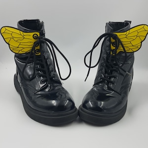 Yellow and Black Bee Shoelace Wings, Cottagecore Shoe Accessory, Embroidered Vinyl Boot Accent, Sneaker Lace Honey Wings, Roller Skate Wings