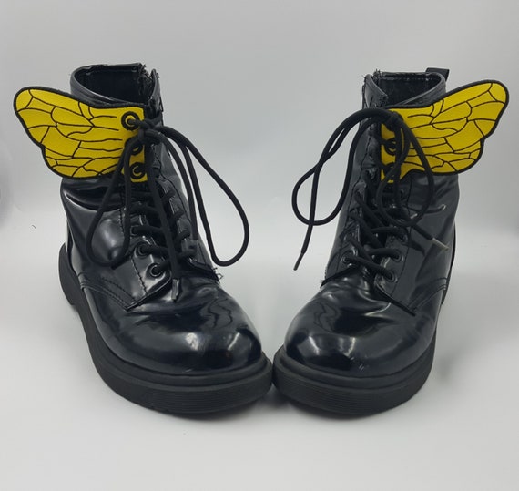 Yellow and Black Bee Shoelace Wings, Cottagecore Shoe Accessory, Embroidered Vinyl Boot Accent, Sneaker Lace Honey Wings, Roller Skate Wings