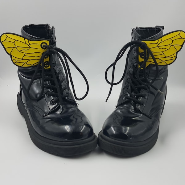 Yellow and Black Bee Shoelace Wings, Cottagecore Shoe Accessory, Embroidered Vinyl Boot Accent, Sneaker Lace Honey Wings, Roller Skate Wings