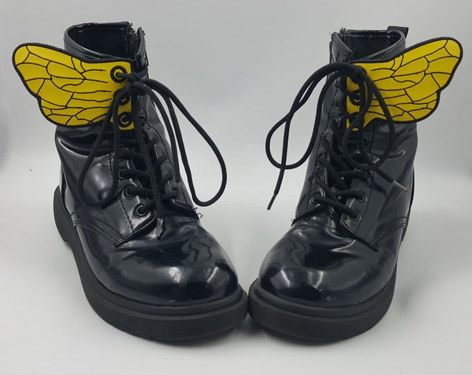 Yellow and Black Bee Shoelace Wings, Cottagecore Shoe Accessory, Embroidered Vinyl Boot Accent, Sneaker Lace Honey Wings, Roller Skate Wings