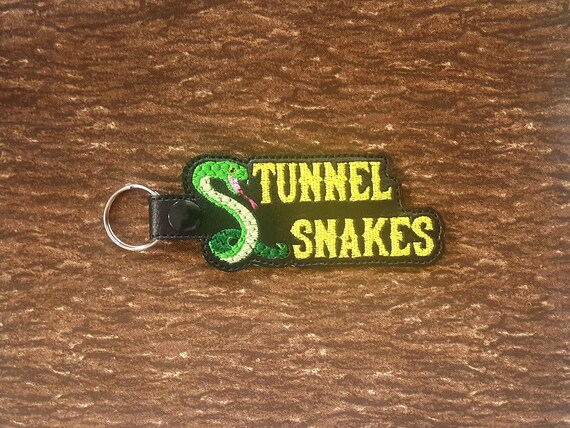 Tunnel Snakes Keychain, Video Game Biker Key Fob, Sci-fi Apocalypse Bag Clip, Perfect Gift for Vault Dwellers and Gamers