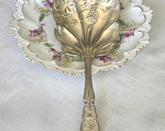 Antique Solid Shell Berry Spoon / Casserole Spoon Moselle Silverplate 1906 International Silver / Silverplate Serving Spoon Silver Plate