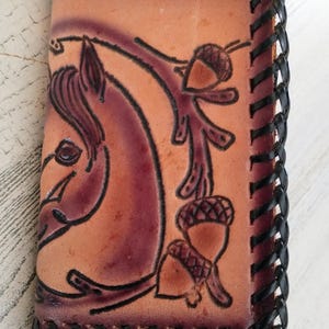 Billetera de cuero repujado, tarjetero, billetera, NOS, caballo, estilo occidental, hecho a mano, con bordes con cordones (C2)
