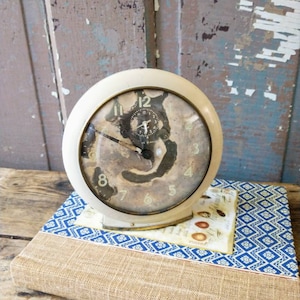 Vintage Alarm Clock Made In U.S.A. Heavy Metal Pull Alarm Distressed Face Chime Alarm Keeps EXCELLENT TIME (100)
