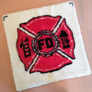 Vintage Large Hand Hooked FIRE DEPARTMENT Wall Hanging 31&quot; Square Floor Rug Mat Home Decor (B1)