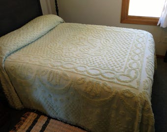 VINTAGE STYLEMASTER Full Double 100% Cotton Chenille Bedspread Belle Maison Sage Green Nostalgic Cottagecore Shabby Fringed IMPERFECT (107)