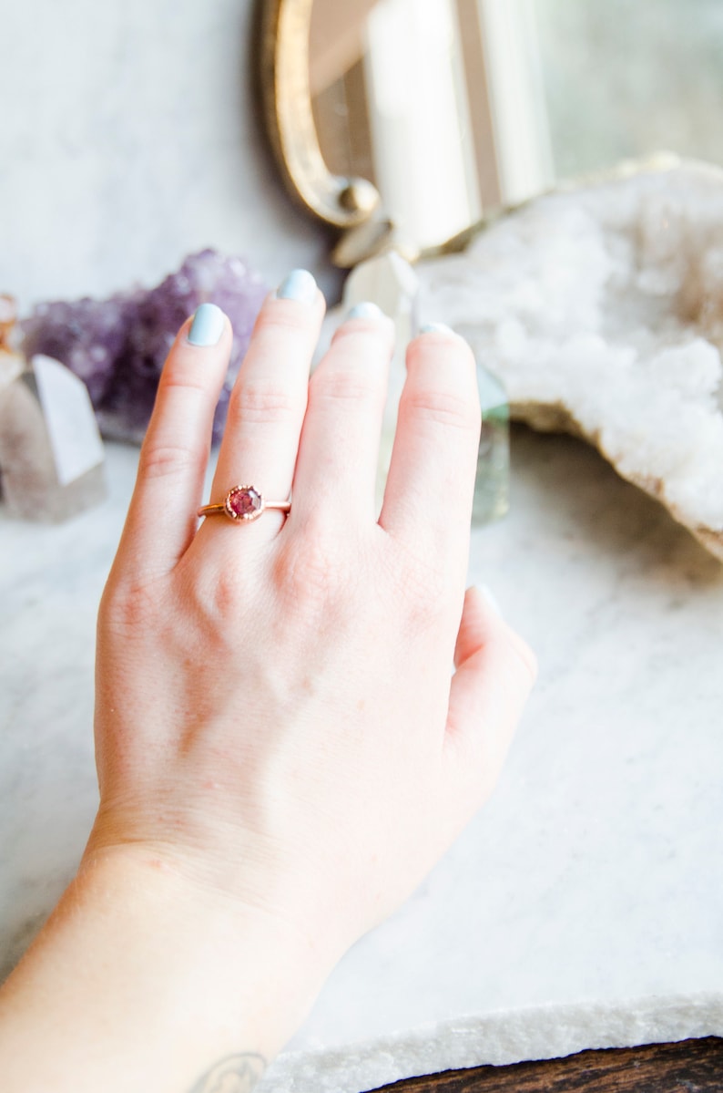 Size 6 Round Faceted Crushed Flower Petal Ring