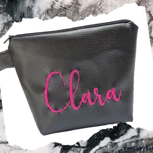 bestickte Tasche NAME  veganes Leder   //freie Farbwahl//   (Schminktasche  Kulturtasche Kosmetikasche Makeup-Bag Wunschname - Geschenk)