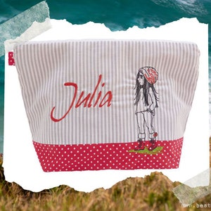 bestickte Tasche TEENIE-GIRL + Name //rot - grau// Wickeltasche Kulturbeutel Kulturtasche Waschtasche Windeltasche 20 Schriftarten Geschenk
