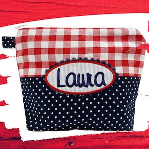 bestickte Tasche BUTTON + NAME //marine – rot// Kosmetikasche Schminktasche Kulturtasche Reisetasche Makeup-Bag 20 Schriften Geschenk