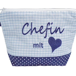 Könnte beinhalten: Ein Set aus drei Keramikbechern mit gesprenkelter, matter Oberfläche. Die Becher sind in den Farbtönen Creme, Hellgrau und Dunkelgrau gehalten. Jeder Becher hat ein schlichtes, minimalistisches Design, ideal für Kaffee oder Tee.