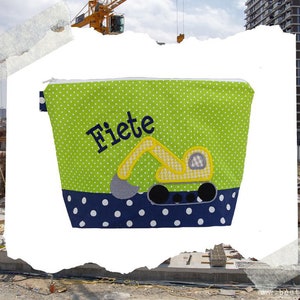 bestickte Tasche BAGGER + Name //marine – grün// Wickeltasche Kulturbeutel Windeltasche Kulturtasche Waschtasche 20 Schriften Kosmetiktasche