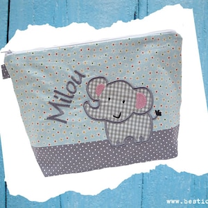bestickte Tasche ELEFANT + Name hellblau - grau Wickeltasche Kulturbeutel Windeltasche Kulturtasche Waschtasche 20 Schriften Kosmetiktasche