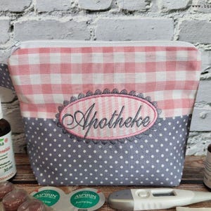 bestickte APOTHEKE - ReiseAPOTHEKE (001) Notfalltasche, erste Hilfe, Medikamente, first aid kit, pharmacy, Notfall, Reisefieber, express